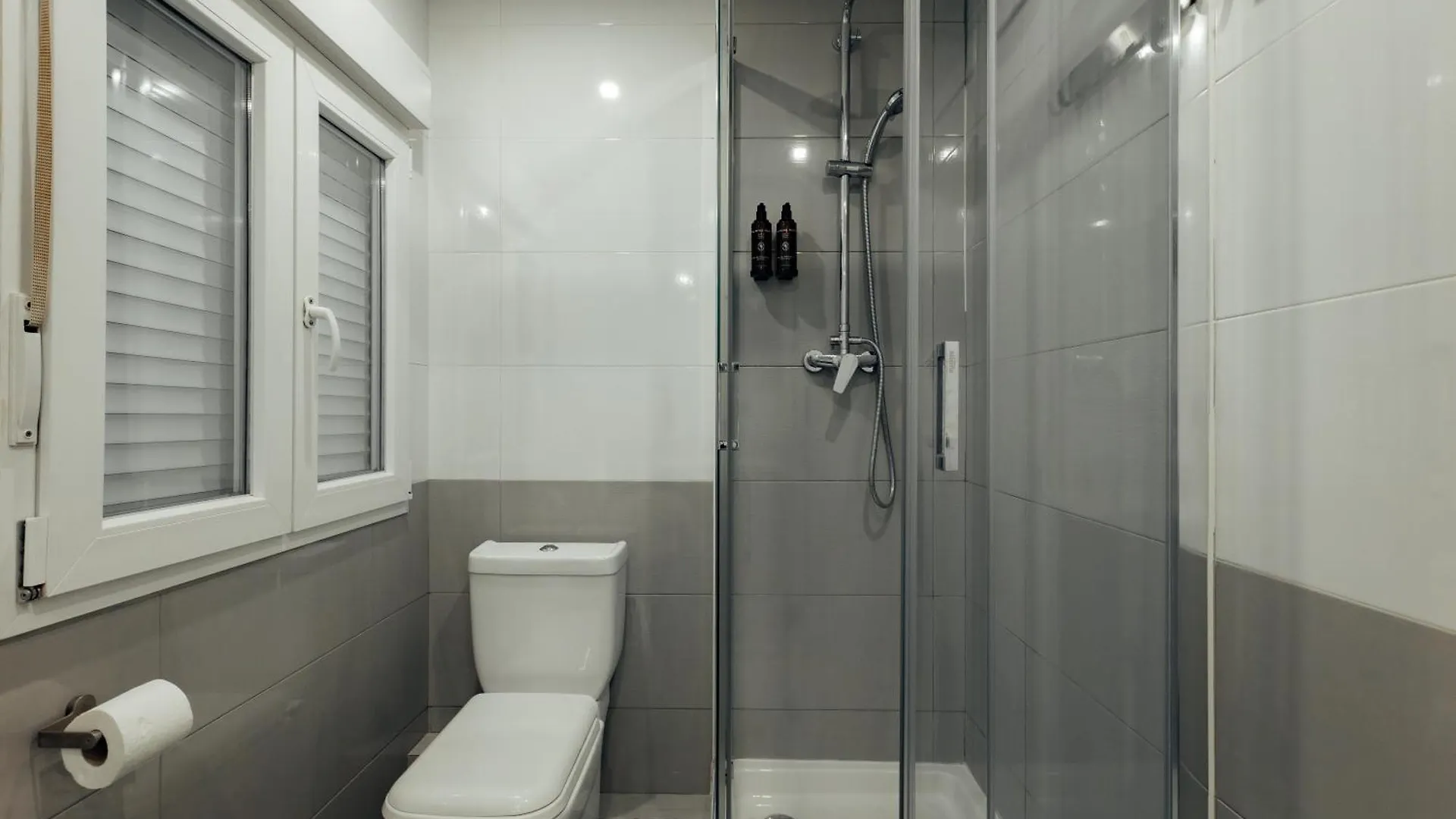 Santiago Apartments By Olala Homes L'Hospitalet de Llobregat 0*,  Spagna